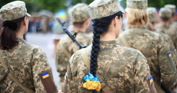 Vojaška registracija ukrajinskih žensk. Na kaj se res moraš pripraviti?