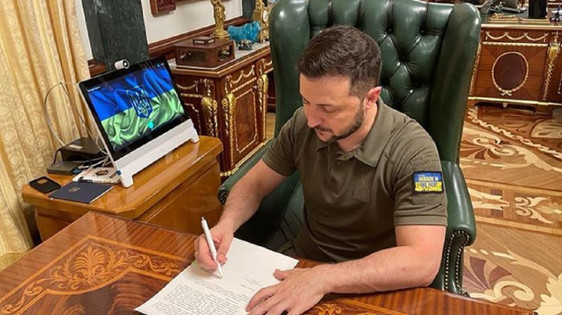 Zelenskyy podpisal odlok o nemožnosti pogajanj s Putinom