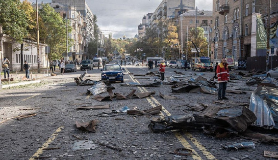 "Na poti je dodatna vojaška podpora EU". Kako se svet odziva na ruski raketni napad