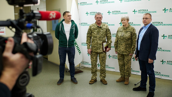 Minister za obrambo Ukrajine podelil ekipo farmacevtske verige "Plantain" z medaljo