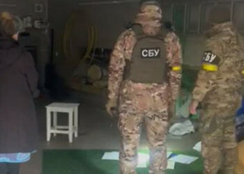 Dokumenti s seznami agentov FSB, najdenih v Khersonu