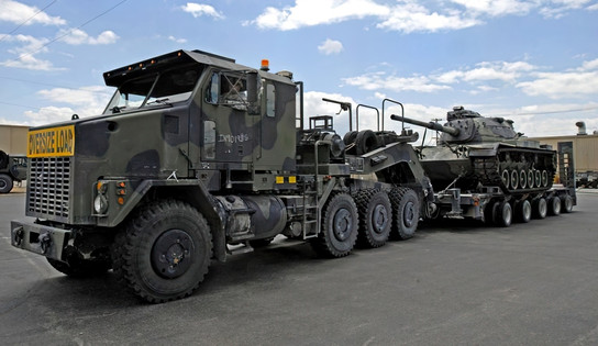 Nemčija predala Ukrajini oshkosh tank traktorje in 53 oklepnikov