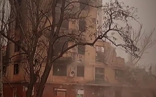 Okupatorji rušijo hiše v zgodovinskem delu središča Mariupola (video)