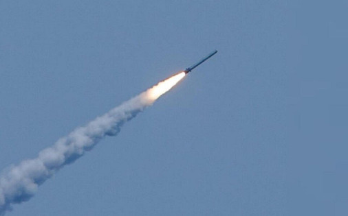 Rusija želi izčrpati ukrajinsko zračno obrambo z množičnimi napadi raket, pravi Pentagon