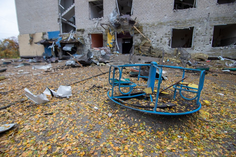 Šest raket na ljudi. Kako izgleda Pokrovsk po ruskem udarcu (foto poročilo)