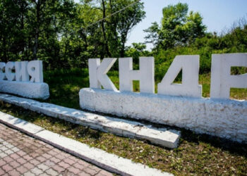 Severna Koreja pošilja vlak z neznanim tovorom v Rusijo – mediji