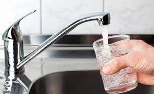 V Lvivu je bila obnovljena oskrba z vodo, vendar se od državljanov zahteva, da imajo oskrbo z vodo