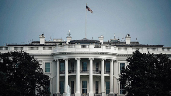 Združene države Amerike so Zelenskyja neformalno zaprosile, naj pokaže pripravljenost na pogovor s Putinom