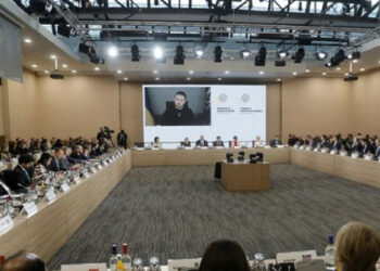 Na konferenci v Parizu so ukrajincem zbrali skoraj milijardo evrov