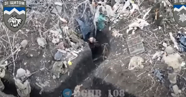 Napadalna letala Oboroženih sil Ukrajine so pokazala, kako so ujeli ducat ruskih vojakov (video)