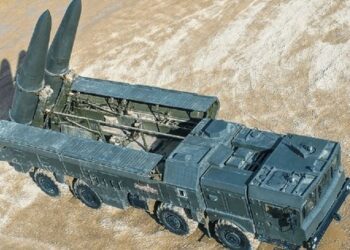 Rusi z balistično raketo zadeli vojaško mesto v regiji Černohiv
