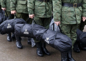 Rusija pripravlja zaprtje meja za moške in splošno mobilizacijo, pravi Danilov