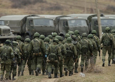 Rusija vse bolj prenaša vojaško opremo in mobilizirano z Daljnega vzhoda