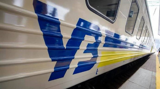 Ukrzaliznytsia opozorila na zamude vlaka zaradi obstreljevanja