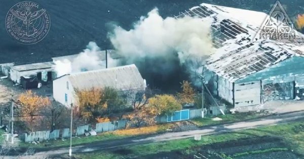 Vojaki oboroženih sil Ukrajine so pokazali, kako so Rusi nokavti iz vasi Novoselovskoye v regiji Luhansk
