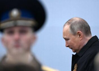 Zaradi neuspeha v Ukrajini se je Putin izolil od svojih elit, – Washington Post