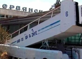 Rusi postavljajo obrambne linije okoli letališča v Berdyansku.