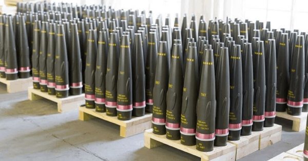 Francija in Avstralija sta se dogovorili o skupni proizvodnji 155-mm granat za Ukrajino