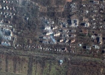 Maxar sateliti so v Bakhmutu posneli obsežno uničenje