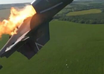 Oborožene sile Ukrajine nad Soledarjem sestrelile rusko napadalno letalo Su-25