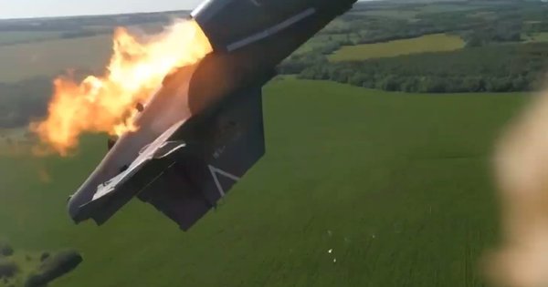 Oborožene sile Ukrajine nad Soledarjem sestrelile rusko napadalno letalo Su-25