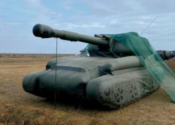 Rusi uporabljajo lutke tankov za simulacijo ofenzive v zaporozhye smeri