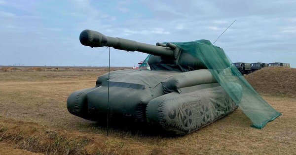 Rusi uporabljajo lutke tankov za simulacijo ofenzive v zaporozhye smeri