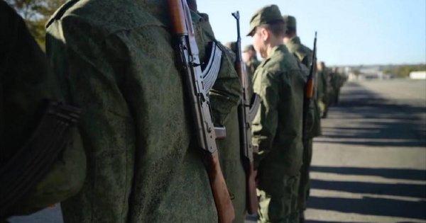Rusija bo v proizvodnjo orožja za vojno v Ukrajini vključevala zapornike – obveščevalne