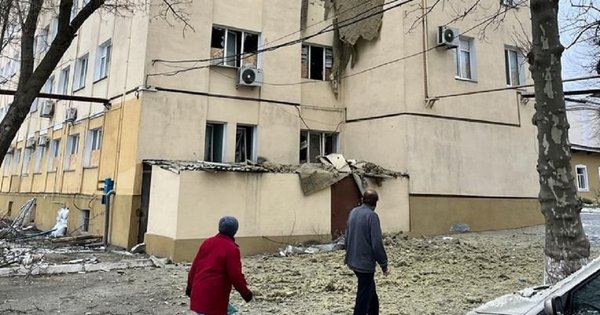 Rusija je množično obstrelila Khersona s topništvom, tam so mrtvi in ranjeni