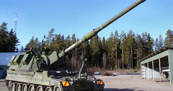 Skupaj s 14 challenger 2 tankov, Velika Britanija bo predala 30 AS-90 howitzers Ukrajini