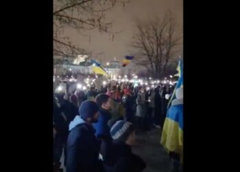 V Berlinu je več sto ljudi protestiralo in zahtevalo, da se Ukrajini zagotovijo tanki