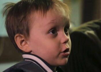 5-letni fant iz filma Dmitrija Komarova je našel svojo pogrešano mamo