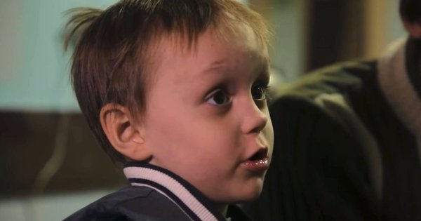 5-letni fant iz filma Dmitrija Komarova je našel svojo pogrešano mamo