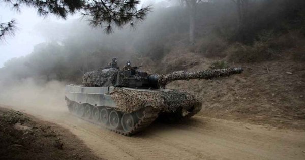 Finska potrdila prenos treh leopardskih tankov v Ukrajino