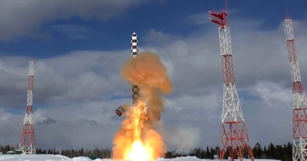 Med Bidenovim obiskom Kyiva je Rusija neusklajeno izstrelil raketo Sarmat, – CNN
