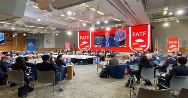 Mednarodna skupina za preprečevanje pranja denarja FATF prekinila članstvo Rusije