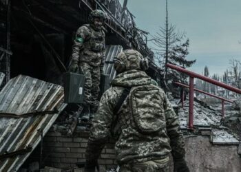 Ministrski kabinet je povedal, koliko uradnikov se bori na fronti.