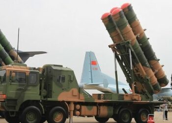 Nato vidi znake kitajskih priprav za dobavo smrtonosnega orožja Rusiji, pravi Stoltenberg