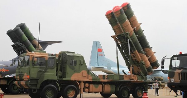 Nato vidi znake kitajskih priprav za dobavo smrtonosnega orožja Rusiji, pravi Stoltenberg