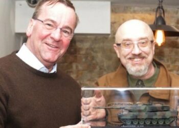 Nemški obrambni minister je v Kyiv pripeljal toy Leopard 2