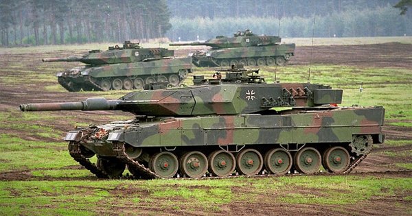 Nemški obrambni minister najavli "tank vrh" zahodnih zajcev