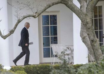 Pred obletnico invazije Rusije na Ukrajino bo Biden odpotoval na Poljsko
