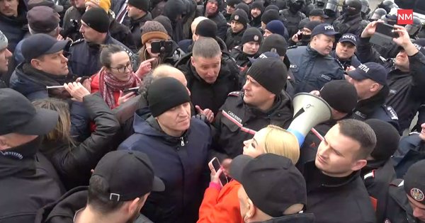 Проросійські протестувальники намагалися штурмувати будівлю уряду Молдови (фото, відео)