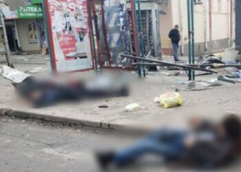 Šest ljudi je umrlo v ruskem obstreljenju avtobusne postaje v Khersonu