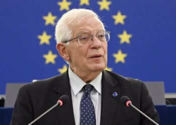 Ukrajina prejme veliko aplavza, vendar premalo streliva, pravi Borrell