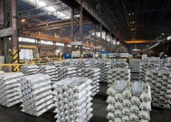 Združene države nameravajo povečati dajatev na ruski aluminij na 200 %, pravi Bloomberg