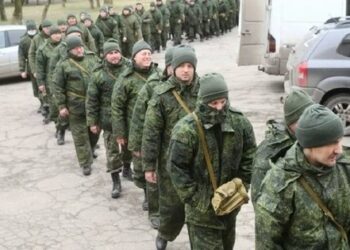 Британська розвідка розповіла, як «мобіків» з РФ відправили на штурм з саперними лопатами