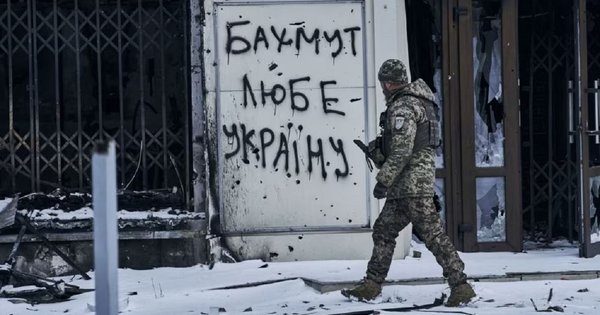 Володимир Зеленський пояснив, що загрожує Україні у випадку поразки в Бахмуті