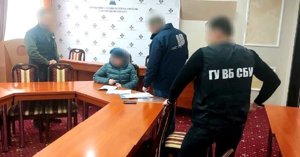 Працівницю СБУ на Волині викрили на виправдовуванні російських злочинів