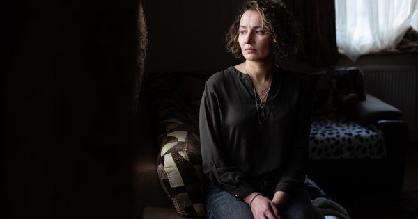 «Син запитував, чому наш тато загинув». Вдова військового у фотопроекті «Наодинці»